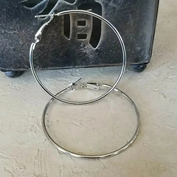 Minimalist Classic Sleek Silver Large Hoop Earrings 50mm 2" Leverback - Picture 6 of 6